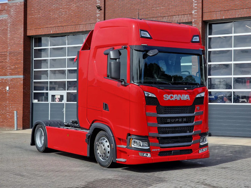 Scania S460 Highline 4x2 - Lowdeck - New - Retarder - Night clima - 2x tank - Led - Full spoiler - Tracteur routier: photos 1 Scania S460 Highline 4x2 - Lowdeck - New - Retarder - Night clima - 2x tank - Led - Full spoiler - Tracteur routier: photos 1