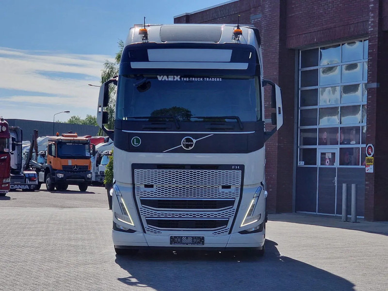 Volvo FH 13.500 Globetrotter XL 4x2 - NEW - Full spec - I parkcool - Full air - - Tracteur routier: photos 2 Volvo FH 13.500 Globetrotter XL 4x2 - NEW - Full spec - I parkcool - Full air - - Tracteur routier: photos 2