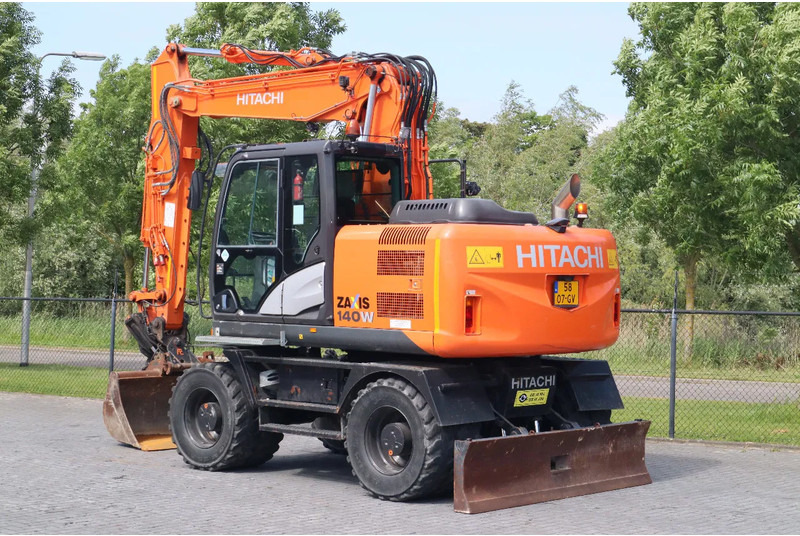 Hitachi ZX 140 W-5B | TILT QC | BUCKET | DOZER BLADE | DUTCH REG. - Pelle sur pneus: photos 3 Hitachi ZX 140 W-5B | TILT QC | BUCKET | DOZER BLADE | DUTCH REG. - Pelle sur pneus: photos 3