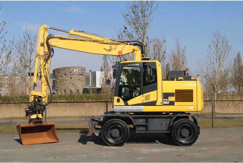 Komatsu PW160-11 | ENGCON TILTROTATOR | BUCKET | TRAILER HYDR. - Pelle sur pneus: photos 1 Komatsu PW160-11 | ENGCON TILTROTATOR | BUCKET | TRAILER HYDR. - Pelle sur pneus: photos 1