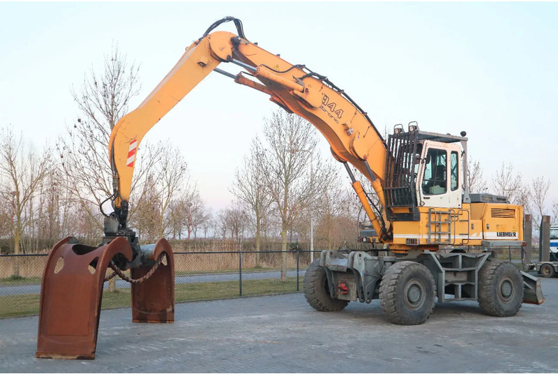 Liebherr A944 B HD | LOG GRAPPLE | HOLZGREIFER | TIMBER - Pelle de manutention: photos 2 Liebherr A944 B HD | LOG GRAPPLE | HOLZGREIFER | TIMBER - Pelle de manutention: photos 2