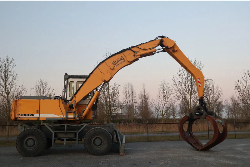Liebherr A944 B HD | LOG GRAPPLE | HOLZGREIFER | TIMBER - Pelle de manutention: photos 4 Liebherr A944 B HD | LOG GRAPPLE | HOLZGREIFER | TIMBER - Pelle de manutention: photos 4