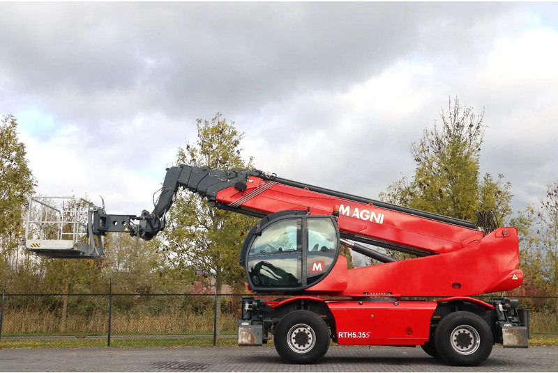 MAGNI RTH 5.35 S-M/C | WORKING PLATFORM | REMOTE | GOOD CONDITION - Chariot télescopique: photos 1 MAGNI RTH 5.35 S-M/C | WORKING PLATFORM | REMOTE | GOOD CONDITION - Chariot télescopique: photos 1