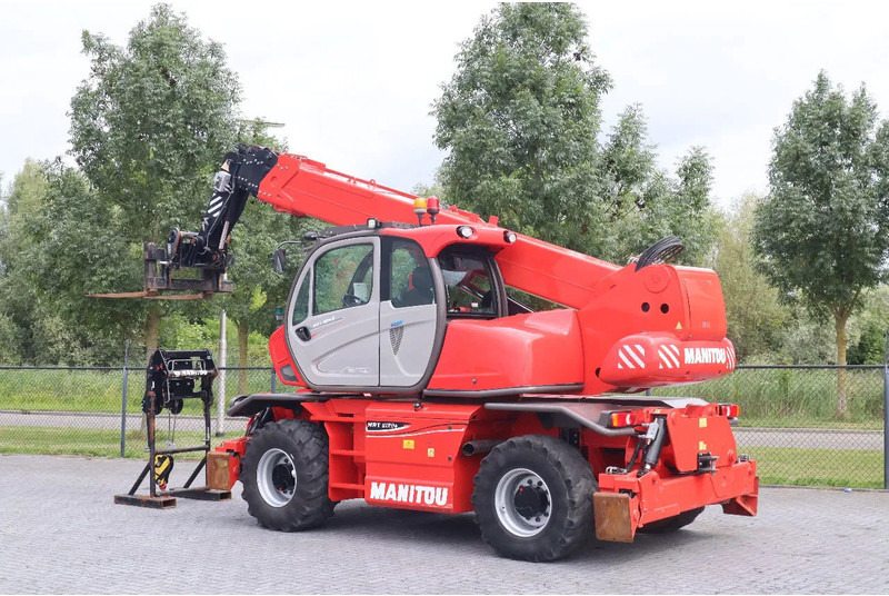 Manitou MRT 2150 + S2 | REMOTE | FORKS | 3-TON WINCH - Chariot télescopique: photos 3 Manitou MRT 2150 + S2 | REMOTE | FORKS | 3-TON WINCH - Chariot télescopique: photos 3