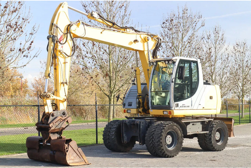 New Holland MH CITY | TILT BUCKET | QUICK COUPLER | DOZER BLADE - Pelle sur pneus: photos 2 New Holland MH CITY | TILT BUCKET | QUICK COUPLER | DOZER BLADE - Pelle sur pneus: photos 2