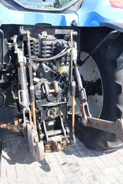 New Holland TS135A | 40 KM/H | 4X4 | SUPERSTEER — crédit-bail New Holland TS135A | 40 KM/H | 4X4 | SUPERSTEER: photos 9 New Holland TS135A | 40 KM/H | 4X4 | SUPERSTEER — crédit-bail New Holland TS135A | 40 KM/H | 4X4 | SUPERSTEER: photos 9