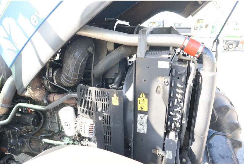 New Holland TS135A | 40 KM/H | 4X4 | SUPERSTEER — crédit-bail New Holland TS135A | 40 KM/H | 4X4 | SUPERSTEER: photos 13 New Holland TS135A | 40 KM/H | 4X4 | SUPERSTEER — crédit-bail New Holland TS135A | 40 KM/H | 4X4 | SUPERSTEER: photos 13