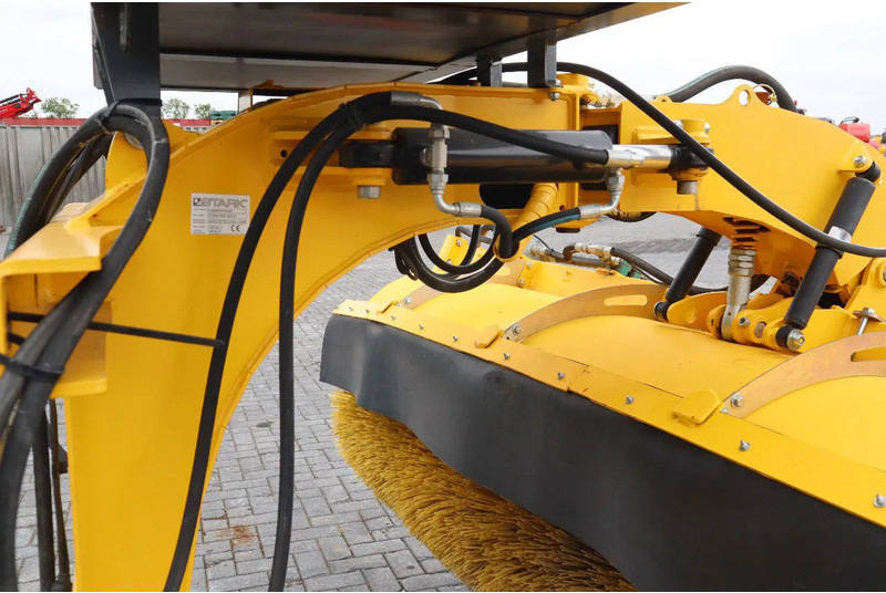 STARK RSW 3000 S | SWEEPER | BRUSH | KEHRMASCHINE | WATER SPRAY - Brosse: photos 5 STARK RSW 3000 S | SWEEPER | BRUSH | KEHRMASCHINE | WATER SPRAY - Brosse: photos 5