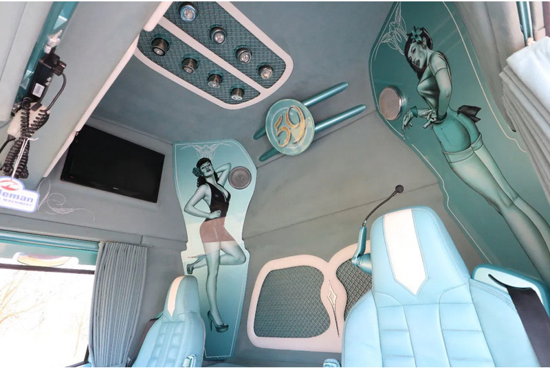 Camion fourgon Scania R560 V8 | BERTHONS HOT ROD | CUSTOM SPECIAL TRUCK: photos 18 Camion fourgon Scania R560 V8 | BERTHONS HOT ROD | CUSTOM SPECIAL TRUCK: photos 18