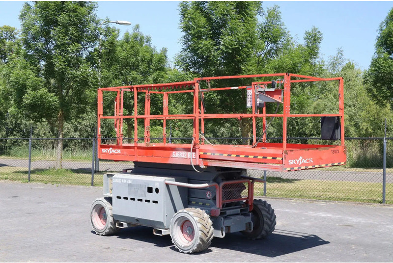 Skyjack SJ 6832 RTE | 12 METER | 454 KG - Nacelle ciseaux: photos 5 Skyjack SJ 6832 RTE | 12 METER | 454 KG - Nacelle ciseaux: photos 5