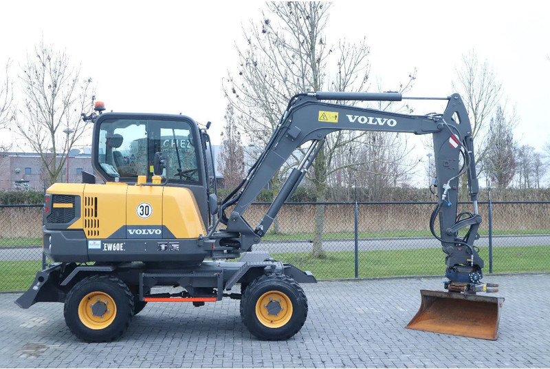 Volvo EW60E | DEMO | 30 KM/H | ROTOTILT + GRIPPER | BUCKET - Pelle sur pneus: photos 4 Volvo EW60E | DEMO | 30 KM/H | ROTOTILT + GRIPPER | BUCKET - Pelle sur pneus: photos 4