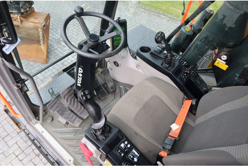 Pelle sur pneus Volvo EWR 170 E | ROTOTILT | BUCKET | DOZERBLADE | TRAILER HYDR: photos 16