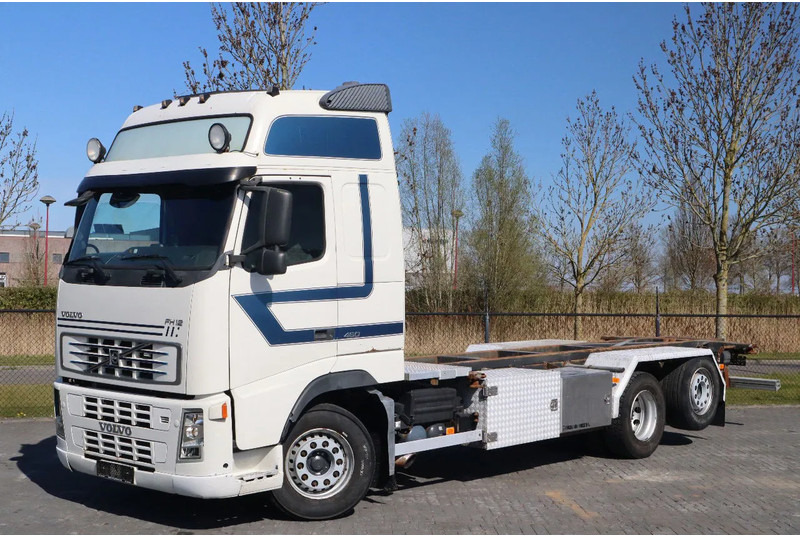 Volvo FH 460 | 6X2 | MANUAL | BDF | RETARDER | EURO 3 - Châssis cabine: photos 1 Volvo FH 460 | 6X2 | MANUAL | BDF | RETARDER | EURO 3 - Châssis cabine: photos 1