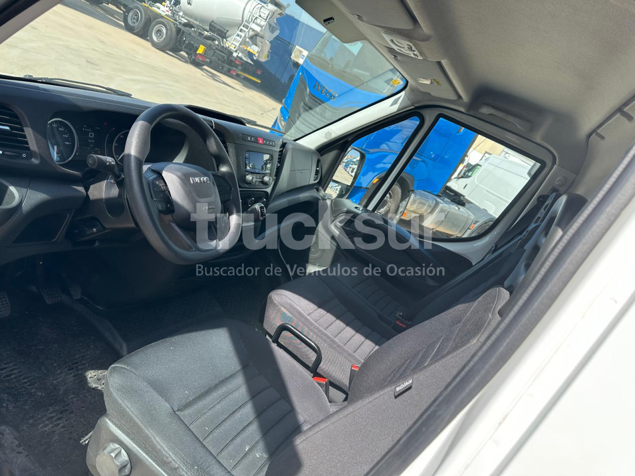 Fourgon grand volume IVECO DAILY 35S16 F 16M3: photos 9