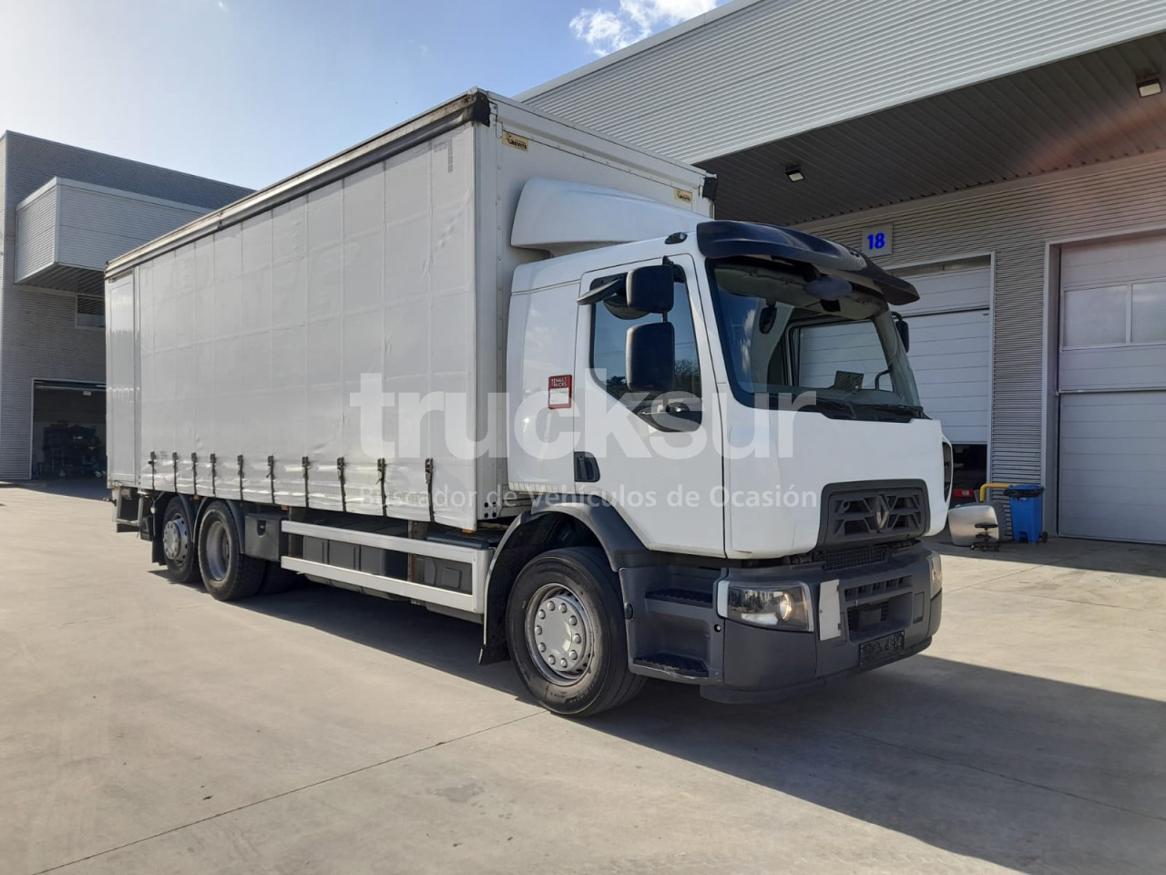 RENAULT D320.26 ejes 6x2*4 - Camion à rideaux coulissants: photos 2 RENAULT D320.26 ejes 6x2*4 - Camion à rideaux coulissants: photos 2