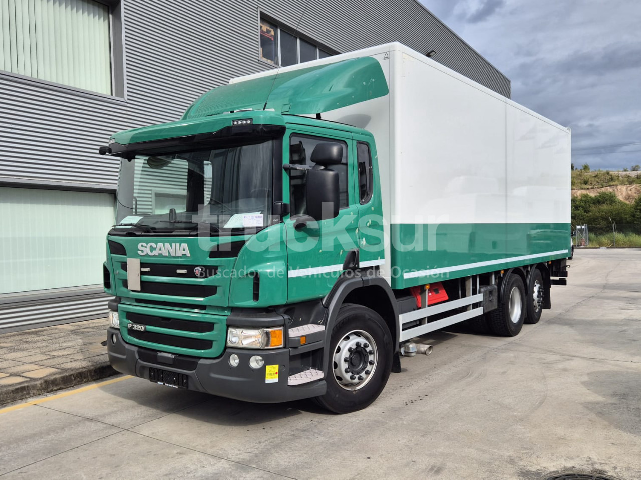 SCANIA P320.26 ejes 6x2*4 - Camion fourgon: photos 1 SCANIA P320.26 ejes 6x2*4 - Camion fourgon: photos 1