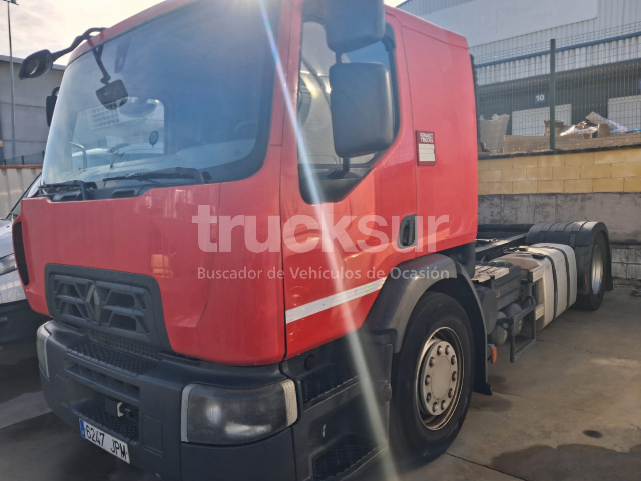 RENAULT D18 WIDE PORTACOCHES - Tracteur routier: photos 3 RENAULT D18 WIDE PORTACOCHES - Tracteur routier: photos 3