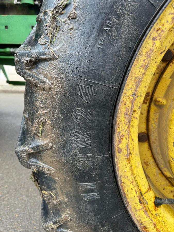 John Deere 3130 4X4 - Tracteur agricole: photos 4 John Deere 3130 4X4 - Tracteur agricole: photos 4