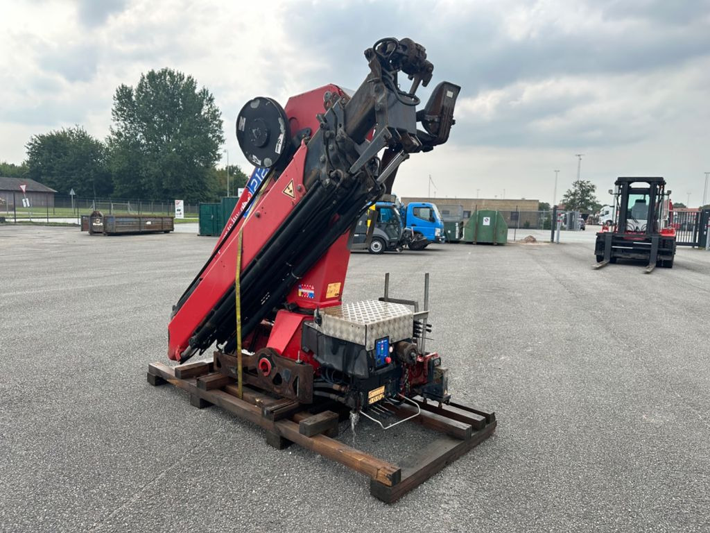 HMF 2120 K4 Radio Remote / Crane / Kran - Grue auxiliaire: photos 3 HMF 2120 K4 Radio Remote / Crane / Kran - Grue auxiliaire: photos 3