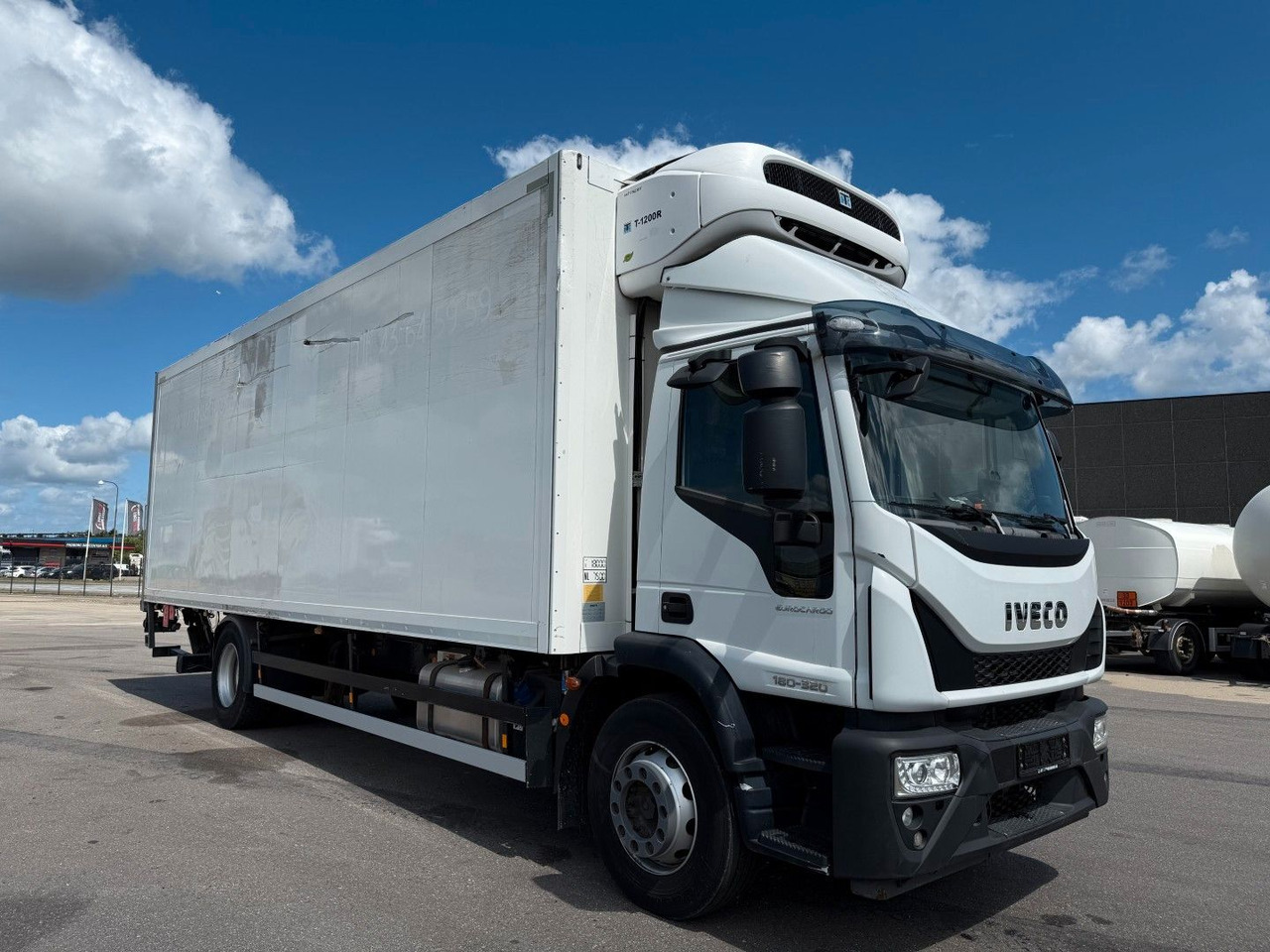 Iveco 180E32 4x2 Schmitz / Thermo King T-1200R Spectru Iveco 180E32 4x2 Schmitz / Thermo King T-1200R Spectru - Camion frigorifique: photos 2 Iveco 180E32 4x2 Schmitz / Thermo King T-1200R Spectru Iveco 180E32 4x2 Schmitz / Thermo King T-1200R Spectru - Camion frigorifique: photos 2