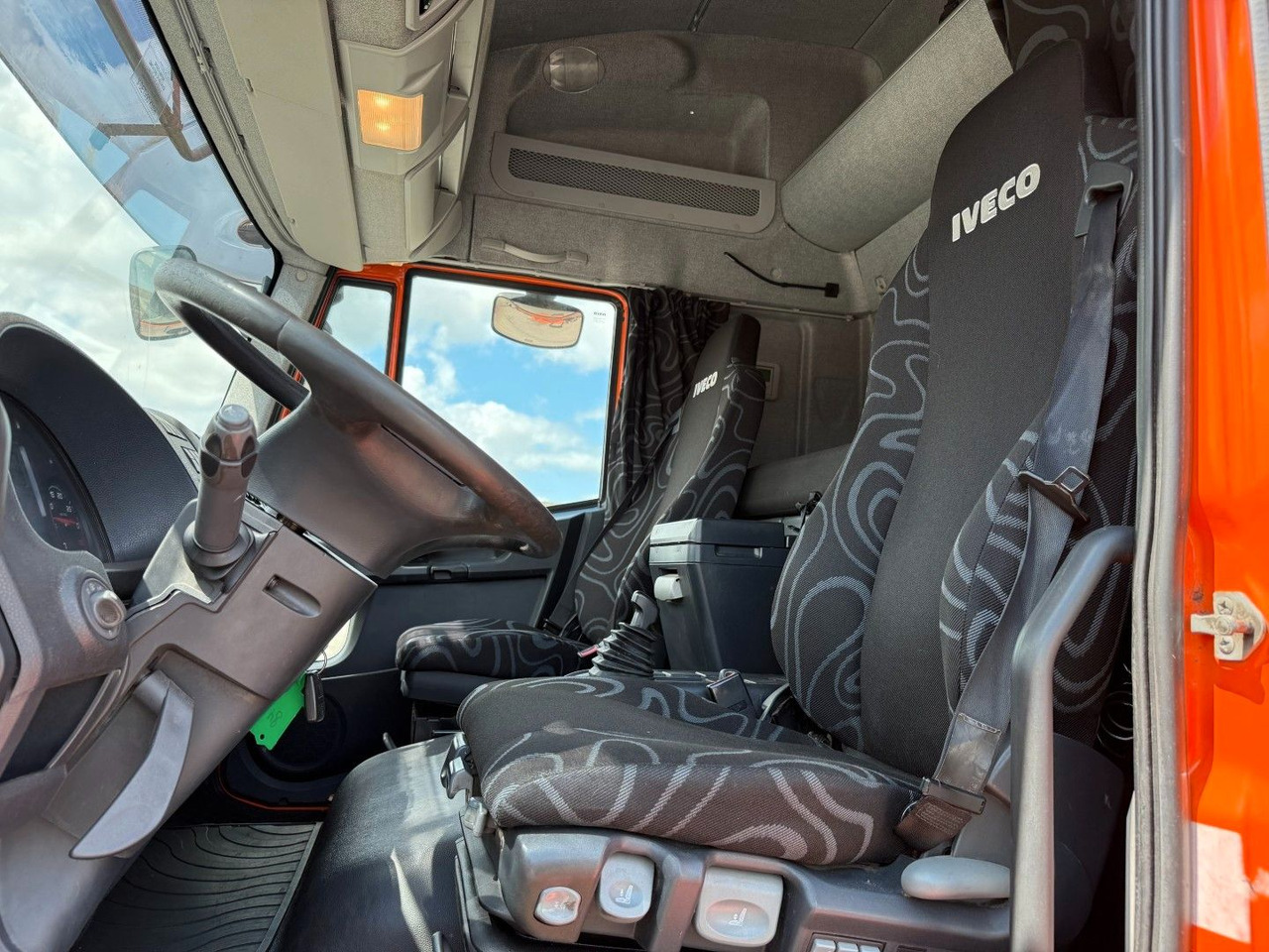 Iveco EuroCargo 180 E28 Euro 6 Freight Iveco EuroCargo 180 E28 Euro 6 Freight / Pritsche - Camion à rideaux coulissants: photos 5 Iveco EuroCargo 180 E28 Euro 6 Freight Iveco EuroCargo 180 E28 Euro 6 Freight / Pritsche - Camion à rideaux coulissants: photos 5