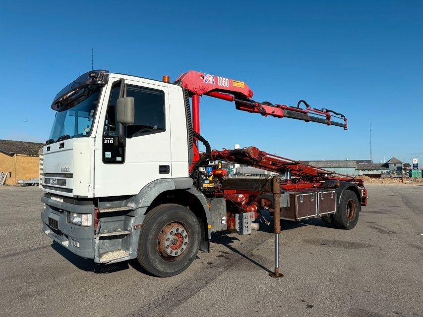 Iveco EuroTech Cursor 190E31 4x2 Tipper / HMF 1060 B3 - Camion grue: photos 1 Iveco EuroTech Cursor 190E31 4x2 Tipper / HMF 1060 B3 - Camion grue: photos 1