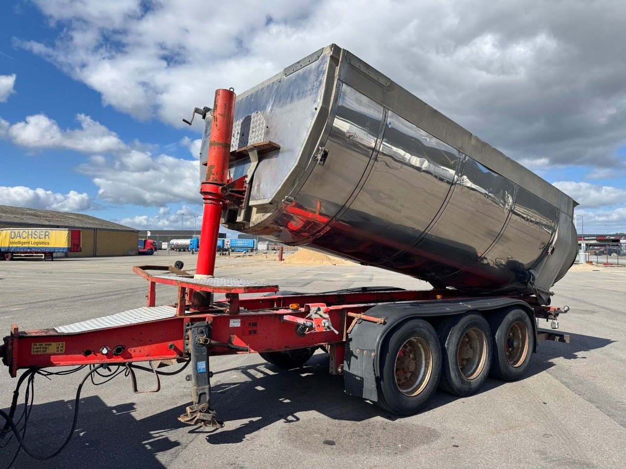 Kel-Berg 3 axle Asphalt tipper / Asphalt Kipper - Remorque benne: photos 1 Kel-Berg 3 axle Asphalt tipper / Asphalt Kipper - Remorque benne: photos 1