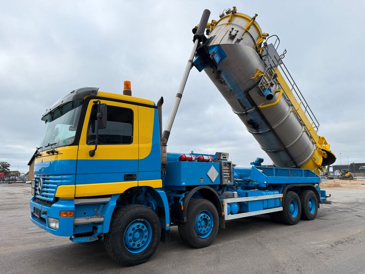 Mercedes-Benz Actros 4140 8x4 KOKS MEGAVAC 8000 ADR Dry Vac - Camion vidangeur: photos 5 Mercedes-Benz Actros 4140 8x4 KOKS MEGAVAC 8000 ADR Dry Vac - Camion vidangeur: photos 5