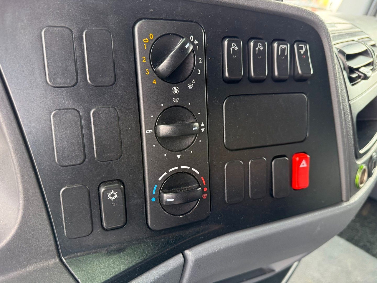 Camion fourgon Mercedes-Benz Atego 1218 4x2 Euro 5 8,0 m. koffer: photos 13