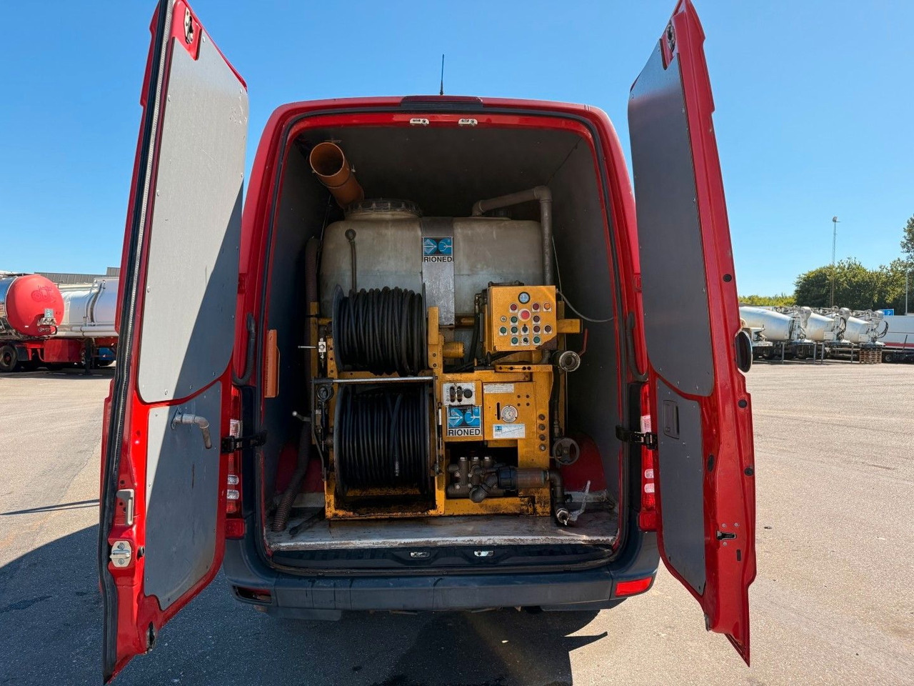 Mercedes-Benz Sprinter 516 CDI Rioned High Pressure - Camion vidangeur: photos 1 Mercedes-Benz Sprinter 516 CDI Rioned High Pressure - Camion vidangeur: photos 1