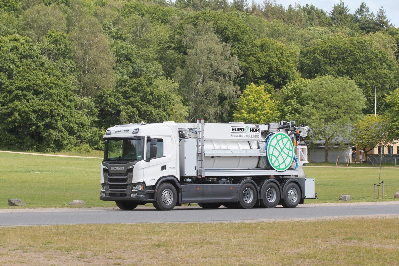 Scania G460 B8x4*4NBMN Bucher FlexLine CM140 - Camion vidangeur: photos 1 Scania G460 B8x4*4NBMN Bucher FlexLine CM140 - Camion vidangeur: photos 1