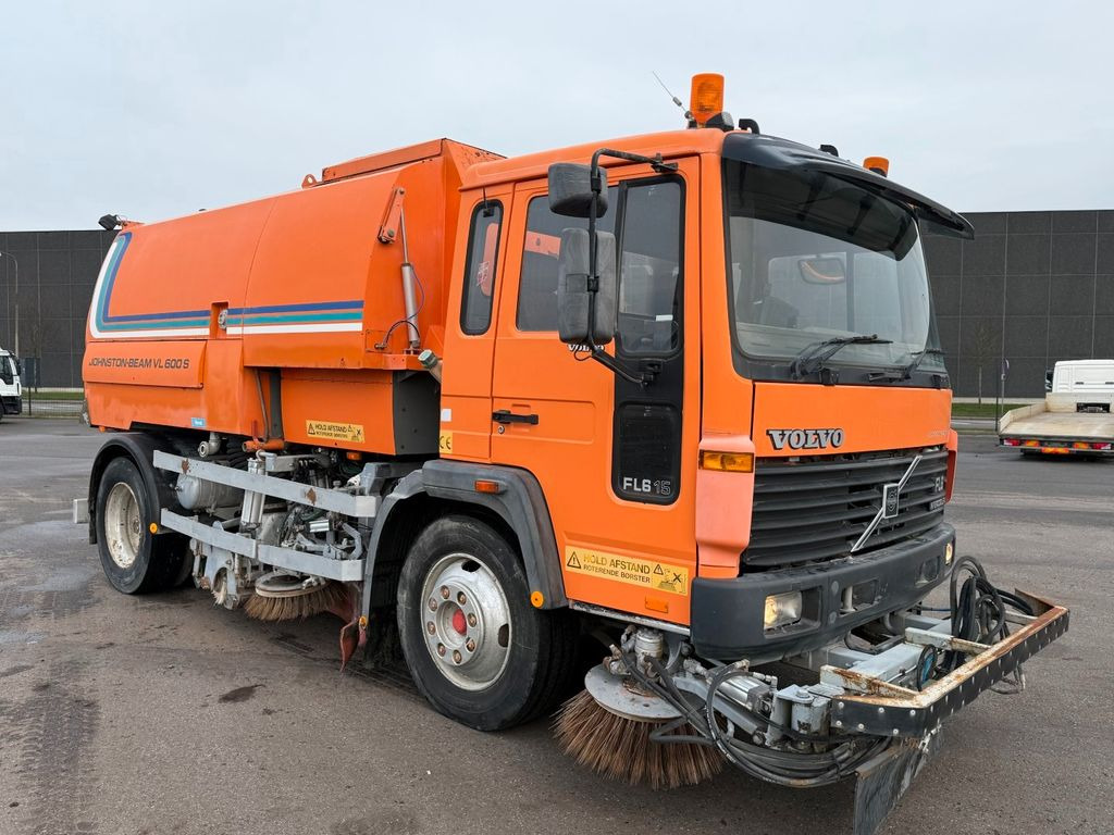Volvo FL615 Johnston-Beam JB 600 Road Sweeper - Balayeuse de voirie: photos 2 Volvo FL615 Johnston-Beam JB 600 Road Sweeper - Balayeuse de voirie: photos 2