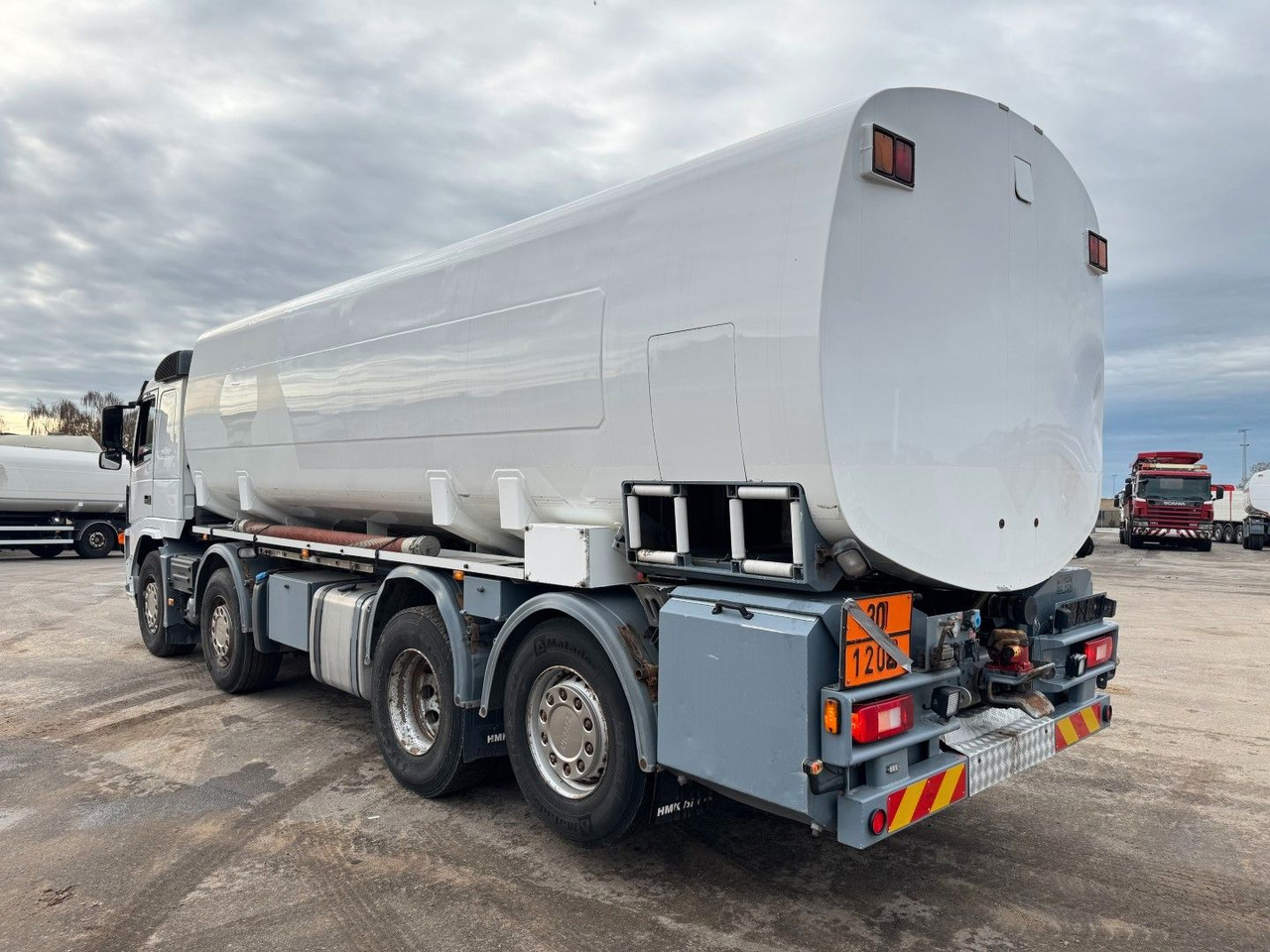 Volvo FM 440 8x2*6 24.000 l. ADR Tanktruck - Camion citerne: photos 4 Volvo FM 440 8x2*6 24.000 l. ADR Tanktruck - Camion citerne: photos 4