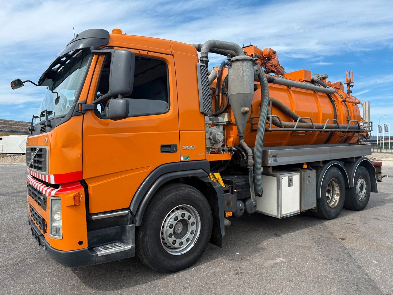 Volvo FM300 6x2*4 Simon Moos 10.500 l. Combi / Tipper - Camion vidangeur: photos 1 Volvo FM300 6x2*4 Simon Moos 10.500 l. Combi / Tipper - Camion vidangeur: photos 1