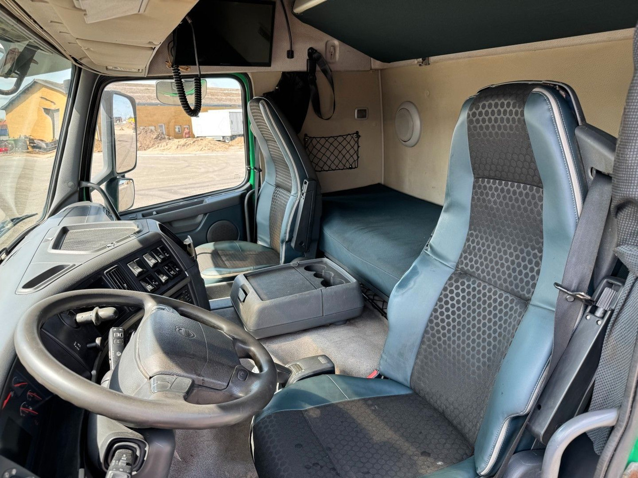 Volvo FM500 8x4*4 HMF Kipper Euro 5 - Camion benne: photos 5 Volvo FM500 8x4*4 HMF Kipper Euro 5 - Camion benne: photos 5