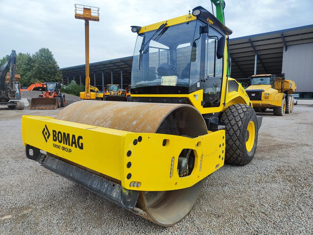 Bomag BW 213 D-5 - Compacteur à pieds de mouton/ Monocylindre: photos 2 Bomag BW 213 D-5 - Compacteur à pieds de mouton/ Monocylindre: photos 2