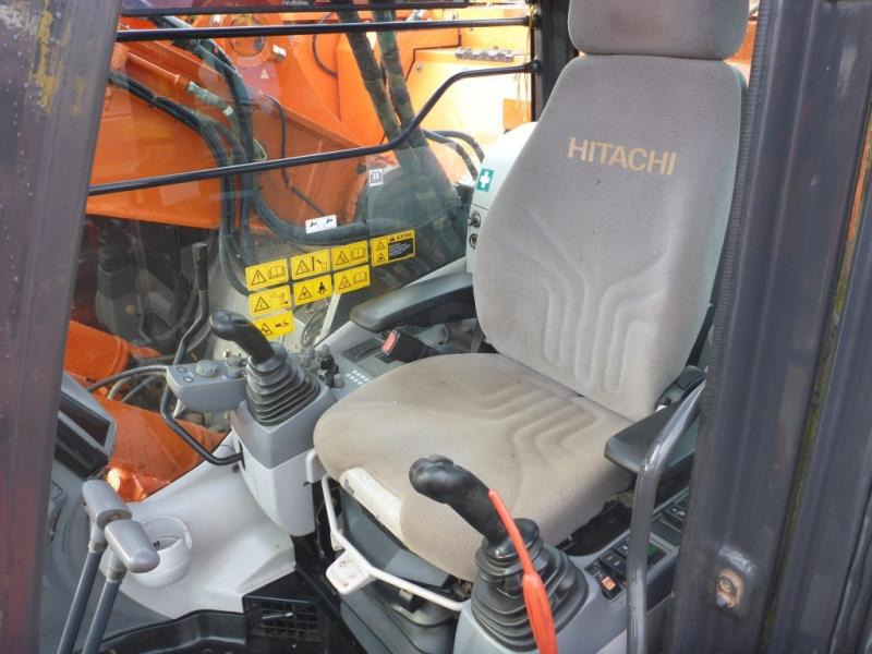 Hitachi ZX225USLC-5B - Pelle sur chenille: photos 4 Hitachi ZX225USLC-5B - Pelle sur chenille: photos 4