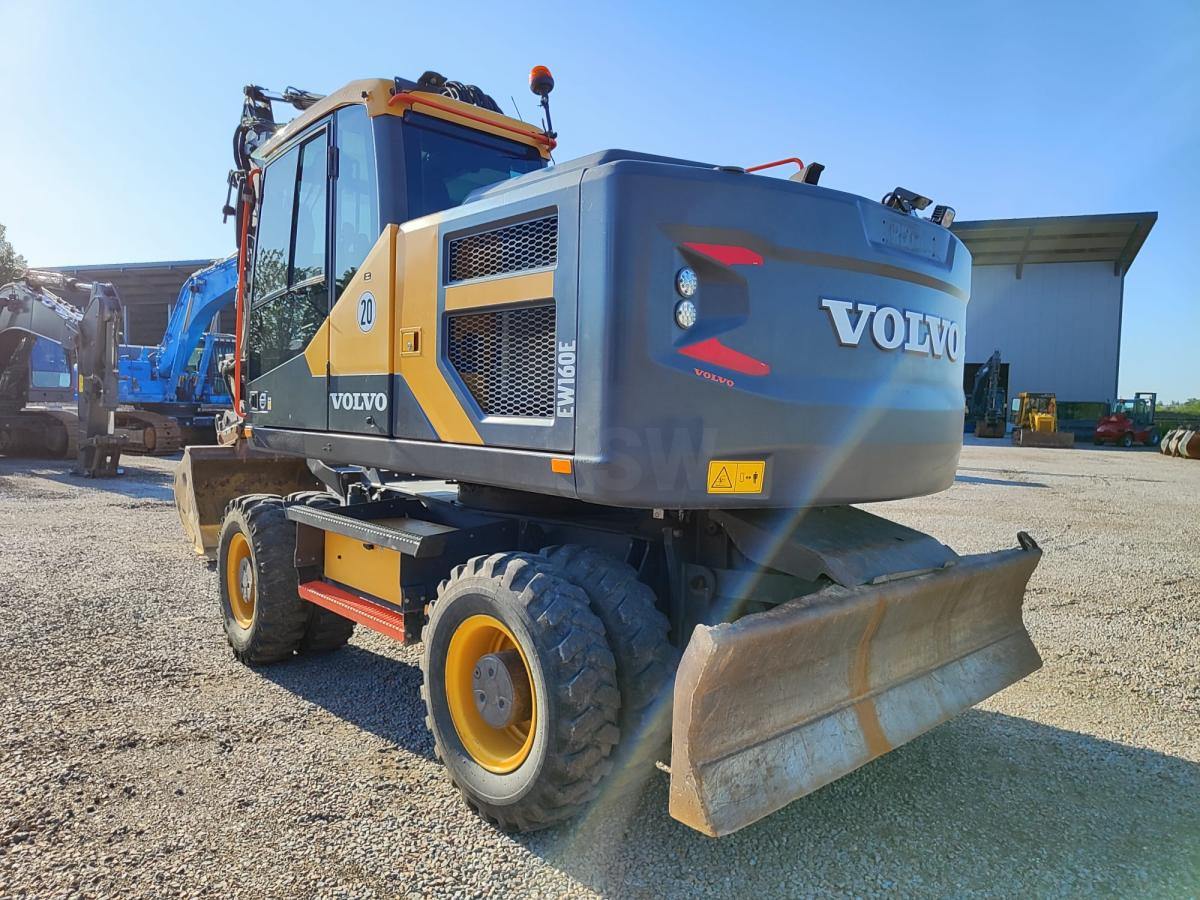 Volvo EW160E - Pelle sur pneus: photos 1 Volvo EW160E - Pelle sur pneus: photos 1