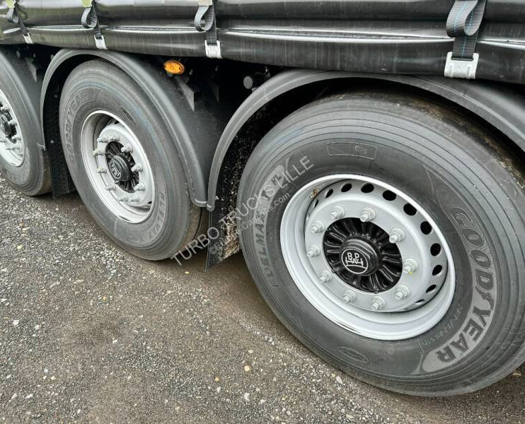 Kögel 3 essieux - Semi-remorque rideaux coulissants: photos 2 Kögel 3 essieux - Semi-remorque rideaux coulissants: photos 2