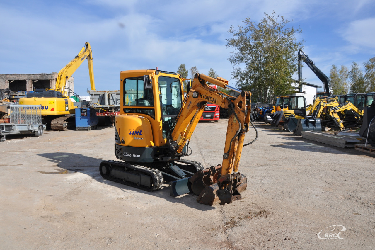 Hyundai R25Z-9AK - Mini pelle: photos 4 Hyundai R25Z-9AK - Mini pelle: photos 4