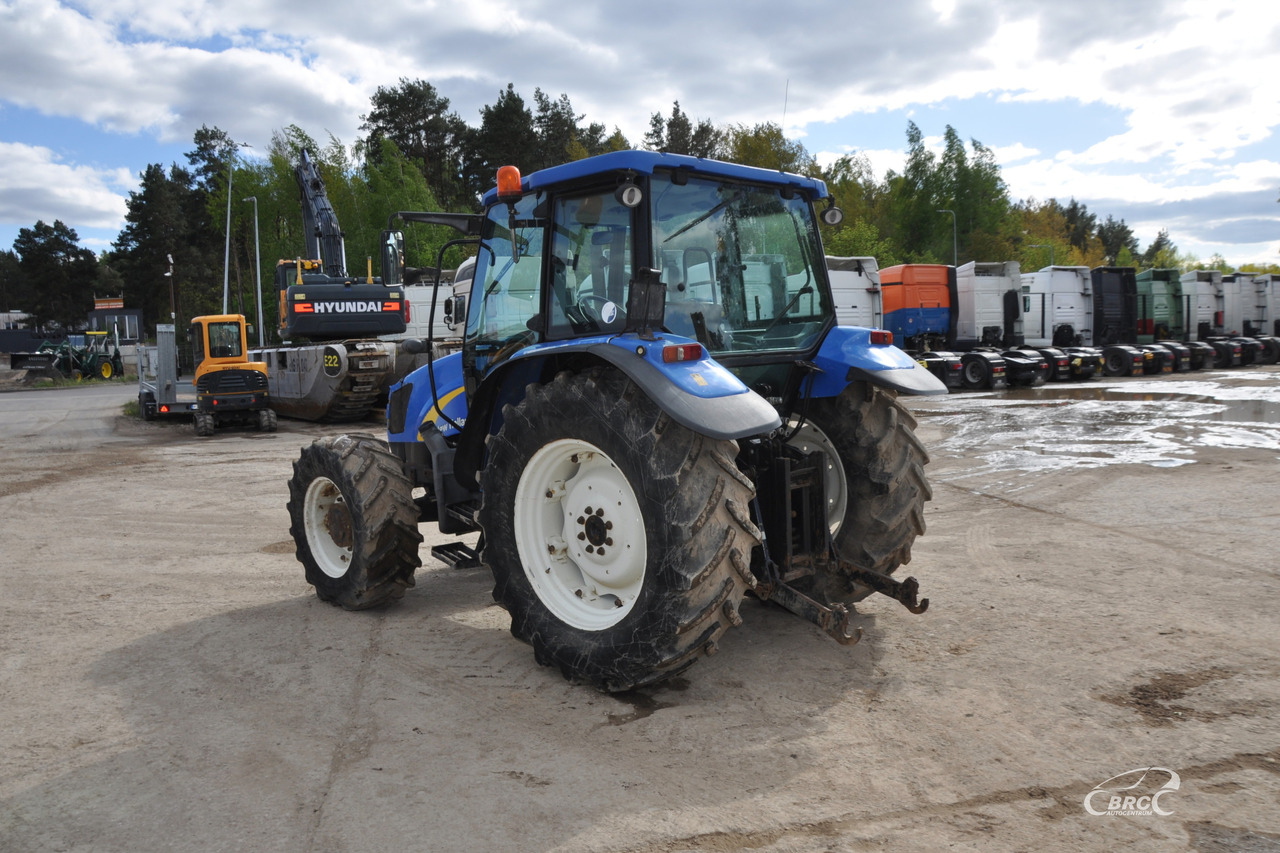 New Holland T5060 - Tracteur agricole: photos 4 New Holland T5060 - Tracteur agricole: photos 4