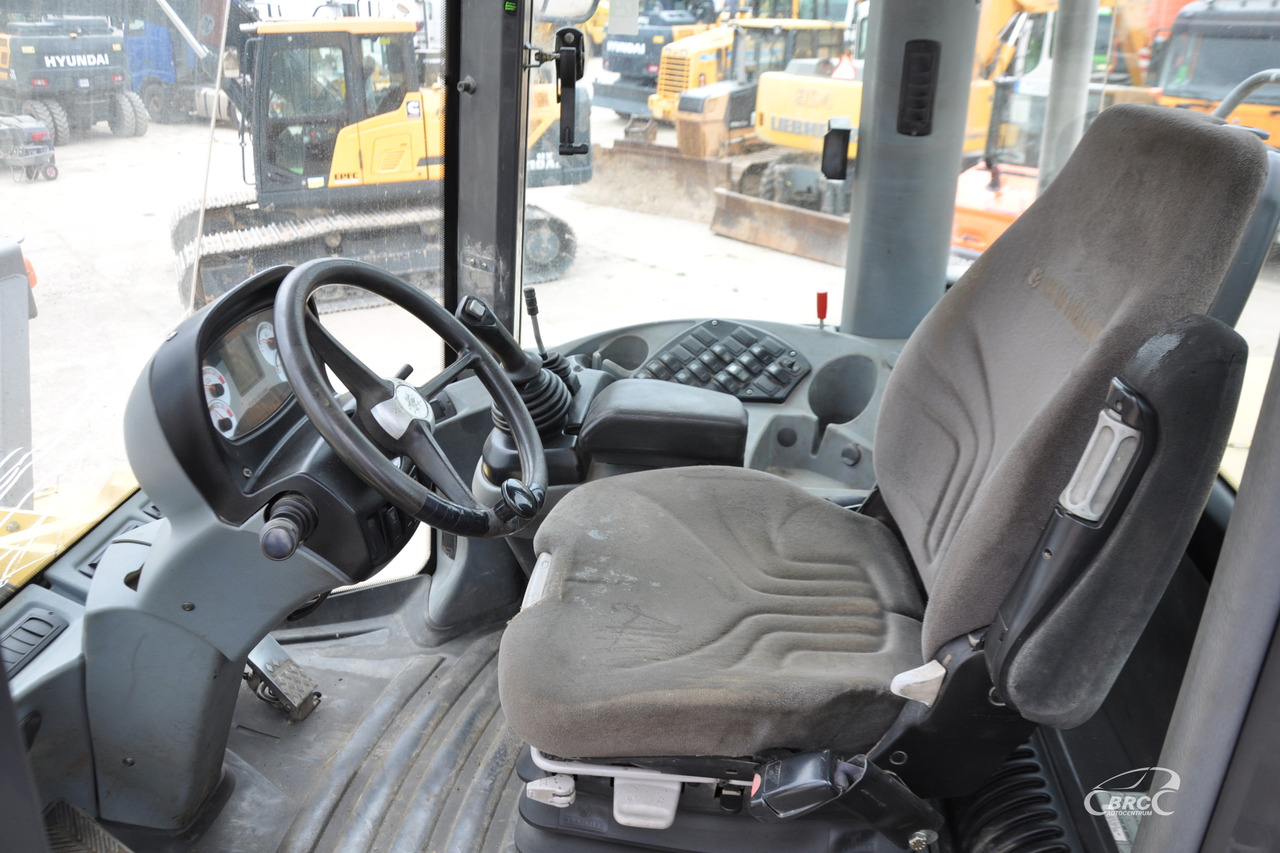 Chargeuse sur pneus New Holland W270B: photos 13 Chargeuse sur pneus New Holland W270B: photos 13