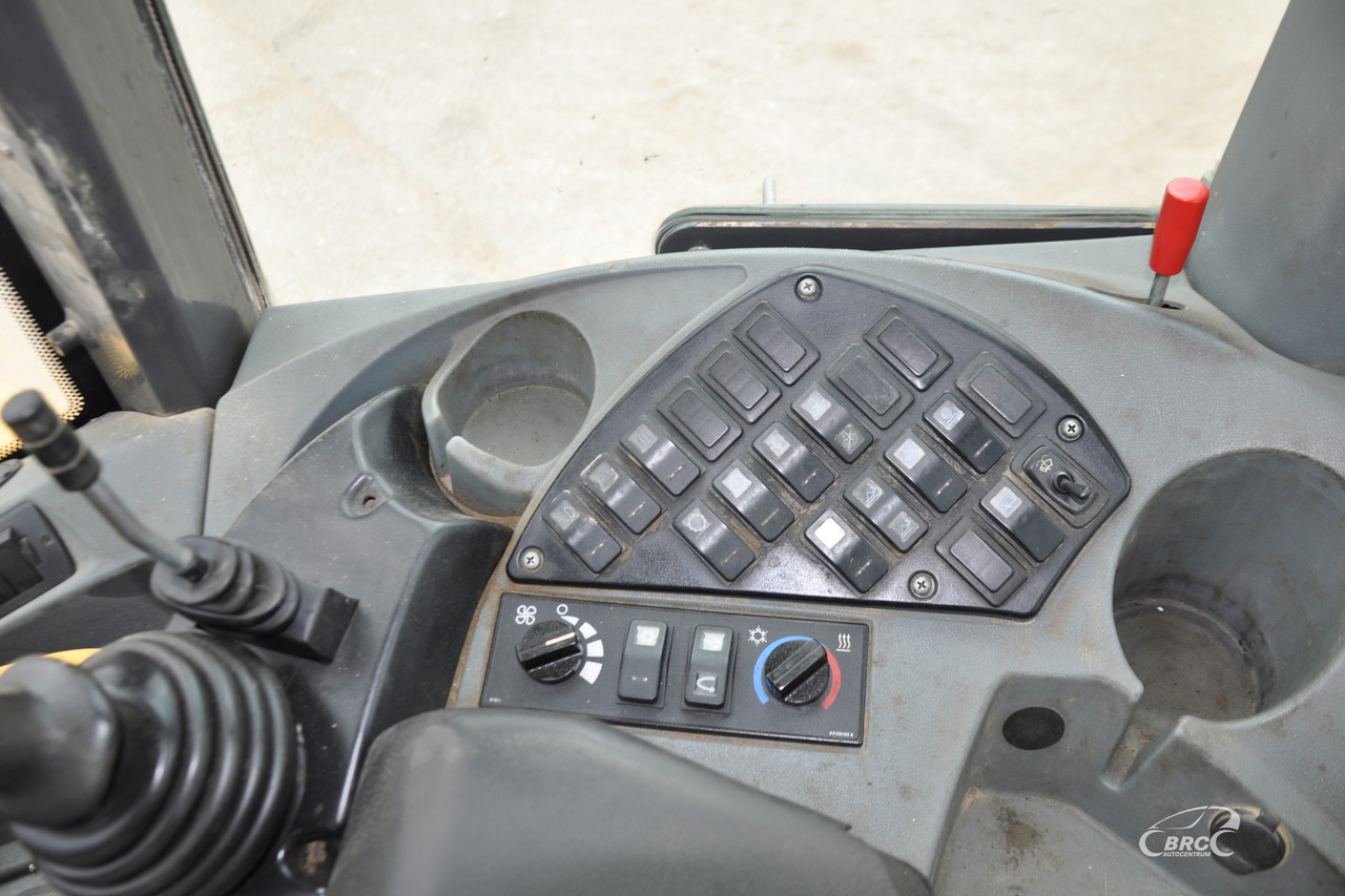 Chargeuse sur pneus New Holland W270B: photos 17 Chargeuse sur pneus New Holland W270B: photos 17