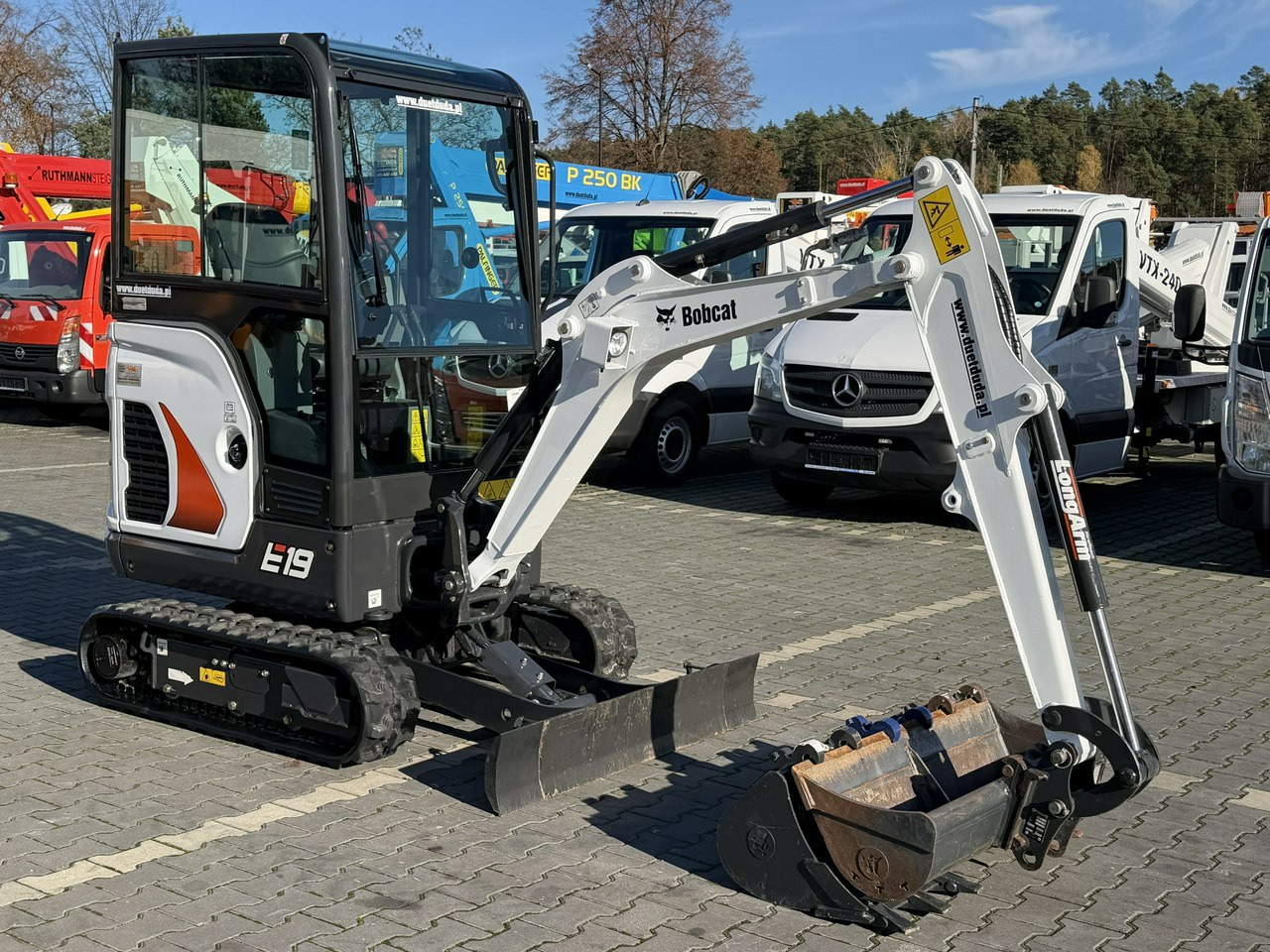 Bobcat E19 Komplet Łyżek Mało Używana Przepracowane tylko 90mth - Mini pelle: photos 1 Bobcat E19 Komplet Łyżek Mało Używana Przepracowane tylko 90mth - Mini pelle: photos 1