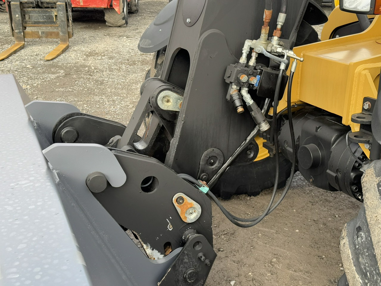 Caterpillar TH337C - Chariot télescopique: photos 4 Caterpillar TH337C - Chariot télescopique: photos 4