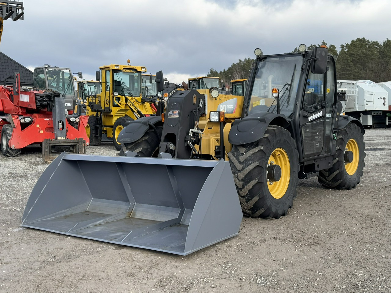 Caterpillar TH337C - Chariot télescopique: photos 2 Caterpillar TH337C - Chariot télescopique: photos 2