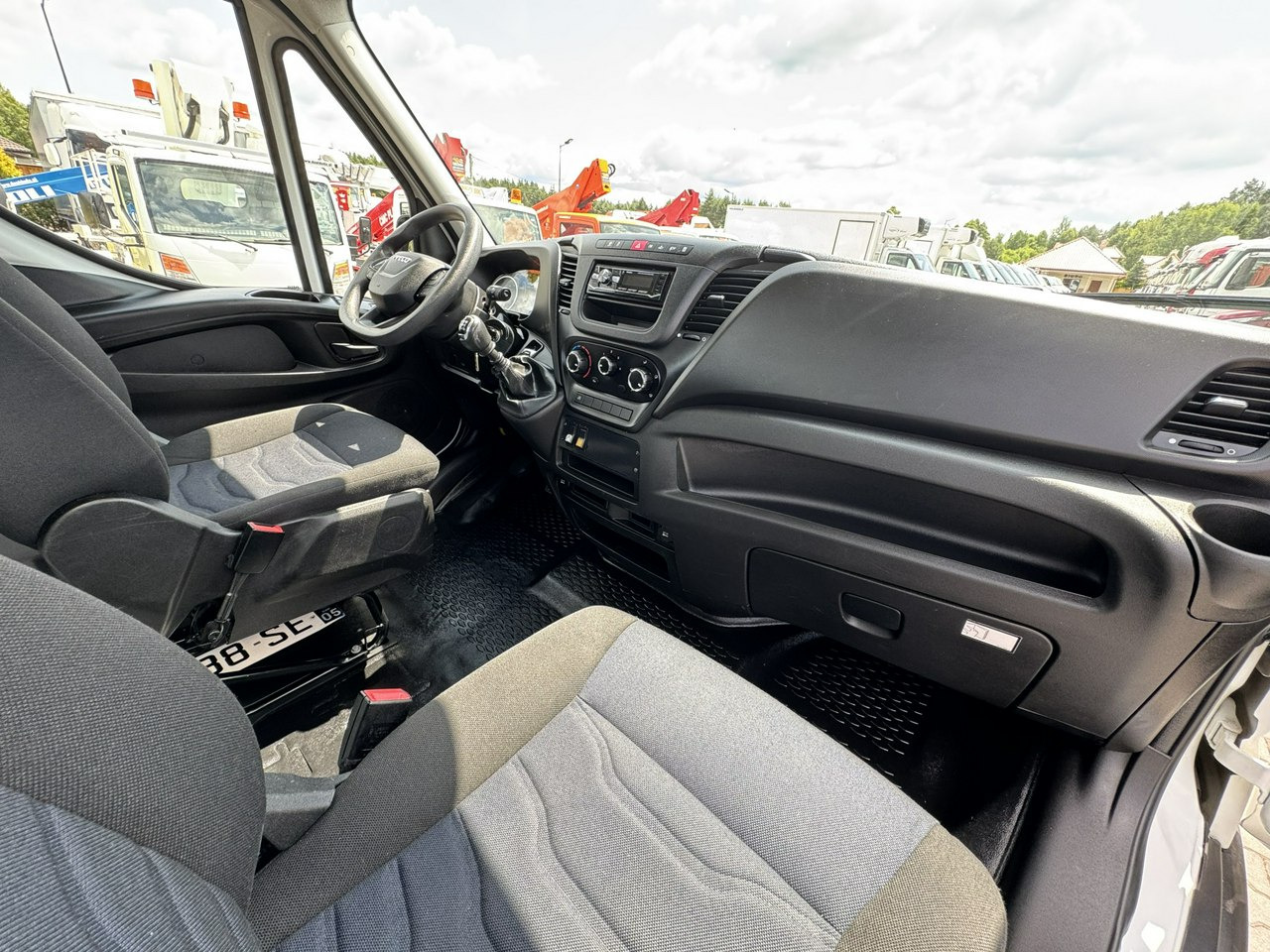 Camion avec nacelle Iveco Daily 35S14: photos 30