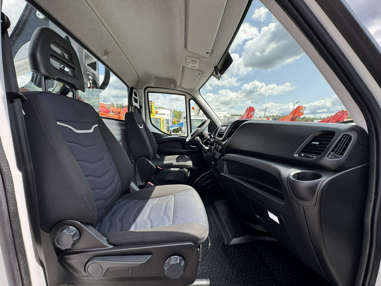 Camion avec nacelle Iveco Daily 35S14: photos 29