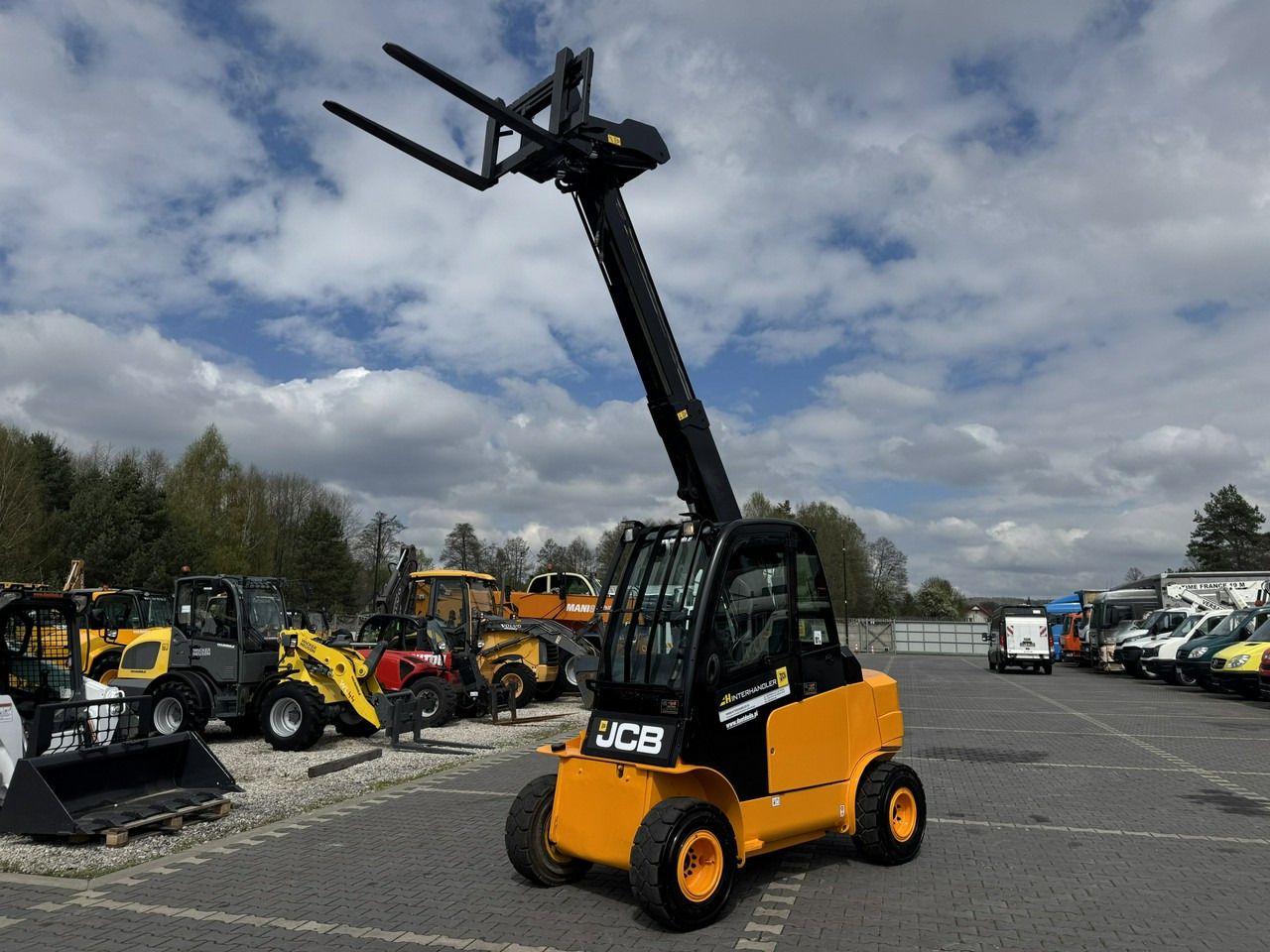 JCB TLT 35D 4x4 T4 TELESKOP / TELESKOPOWY Ładowarka Teleskopowa - Chariot télescopique: photos 1 JCB TLT 35D 4x4 T4 TELESKOP / TELESKOPOWY Ładowarka Teleskopowa - Chariot télescopique: photos 1