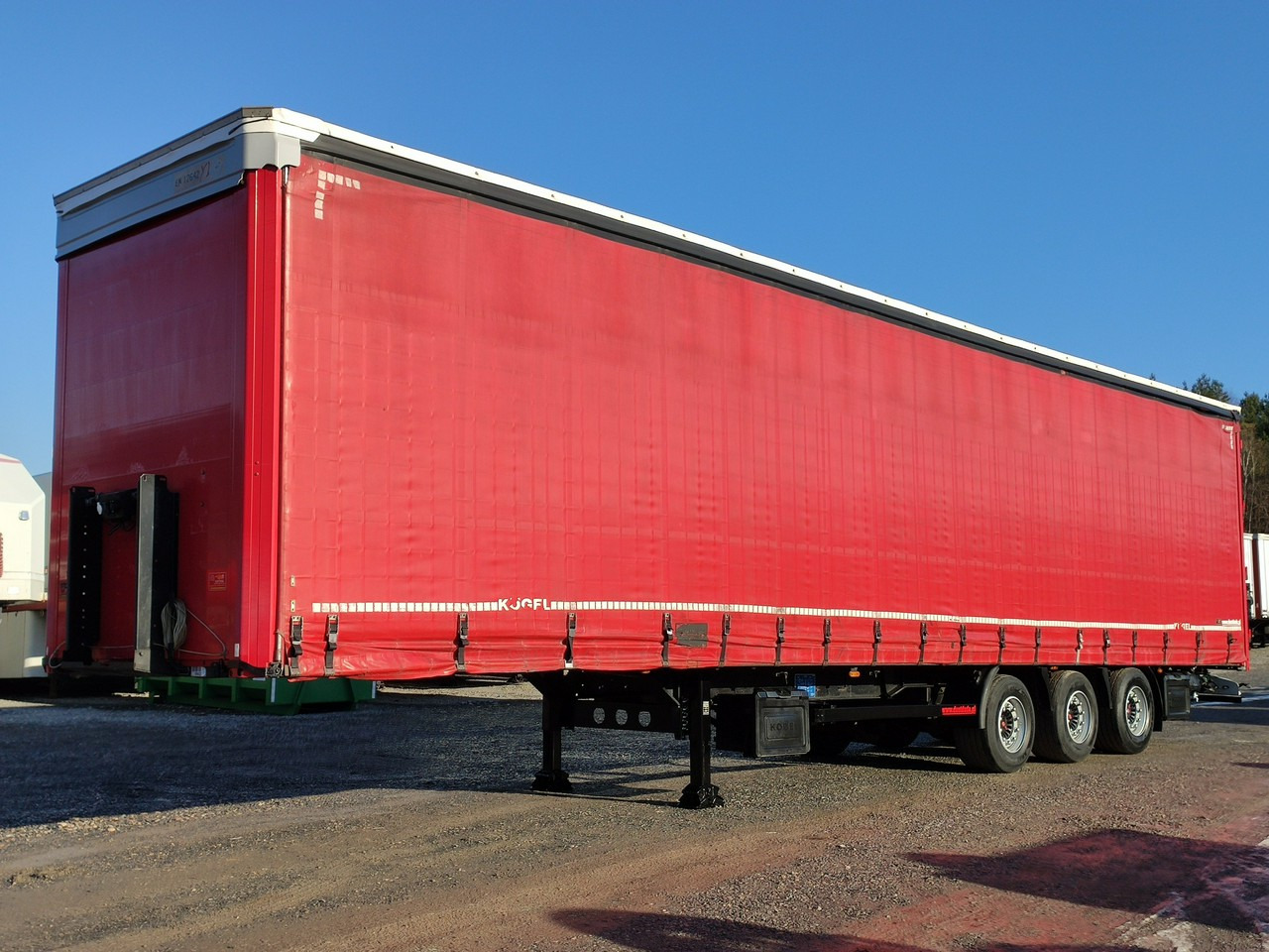 Kogel SN24 Firana Mega Oś Podnoszona - Semi-remorque rideaux coulissants: photos 1 Kogel SN24 Firana Mega Oś Podnoszona - Semi-remorque rideaux coulissants: photos 1